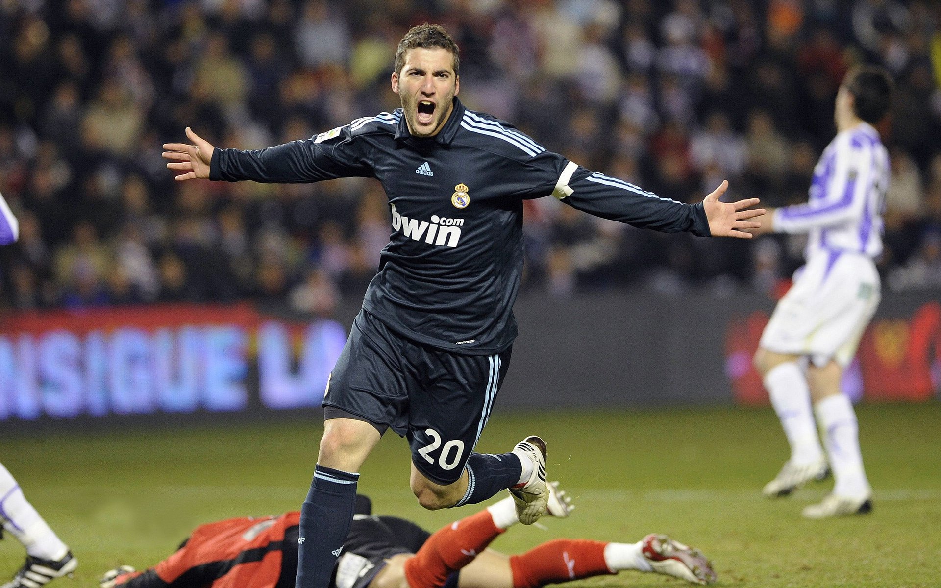 开云体育下载官网-_运动休闲时尚：运动穿搭新趋势_，运动服装穿搭